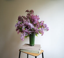 Afbeelding in Gallery-weergave laden, Bergs Potter:  Daisy glazed Emerald Green Hoogte 25cm
