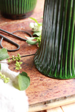 Afbeelding in Gallery-weergave laden, Bergs Potter:  Daisy glazed Emerald Green Hoogte 25cm
