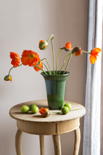 Afbeelding in Gallery-weergave laden, Bergs Potter:  Daisy glazed Emerald Green Hoogte 25cm

